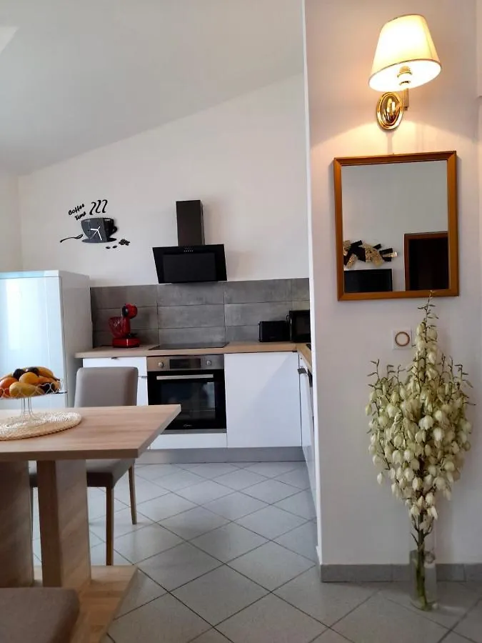 באסקה Apartments M Bozo Ideal For Relaxing Holidays 0*,